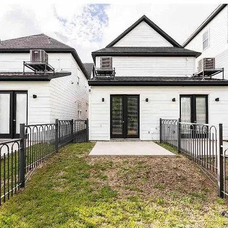 Villa Urban Chic Living Minutes To I-45 And I-610 #B